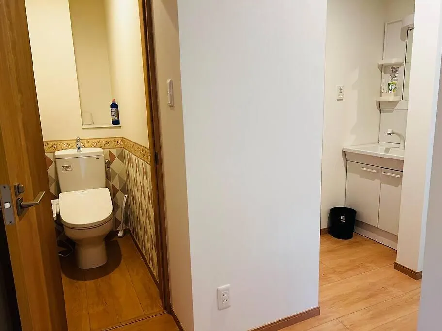Apartment 全新上线花跡民宿4号館102，关西机场直达萩之茶屋出站1分钟！难波、心斋桥4分钟车程！ Osaka